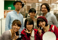 Panバンドのメンバーと撮影